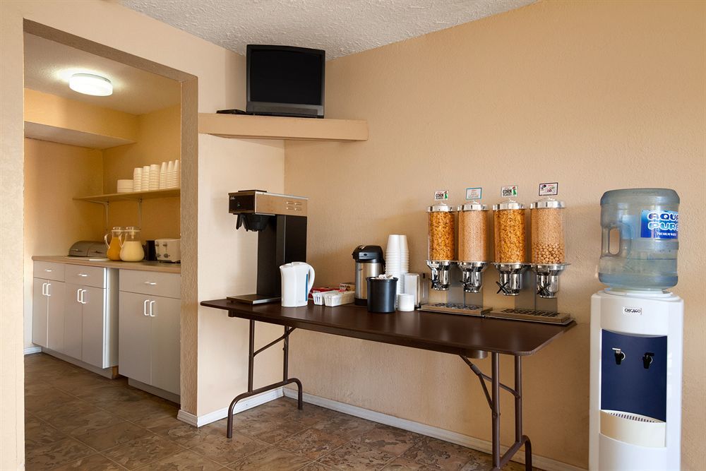 Knights Inn Kamloops Zewnętrze zdjęcie