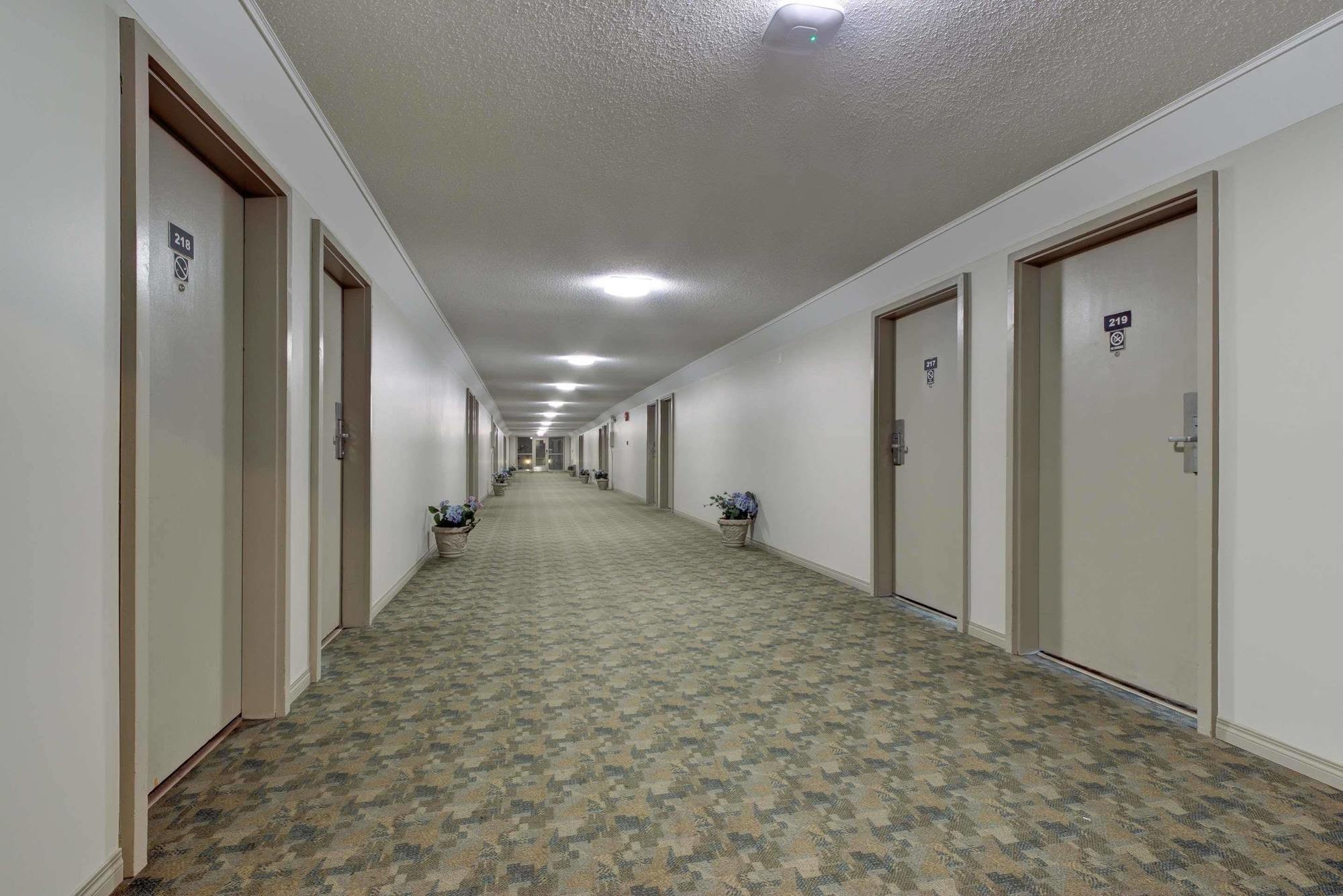 Knights Inn Kamloops Zewnętrze zdjęcie
